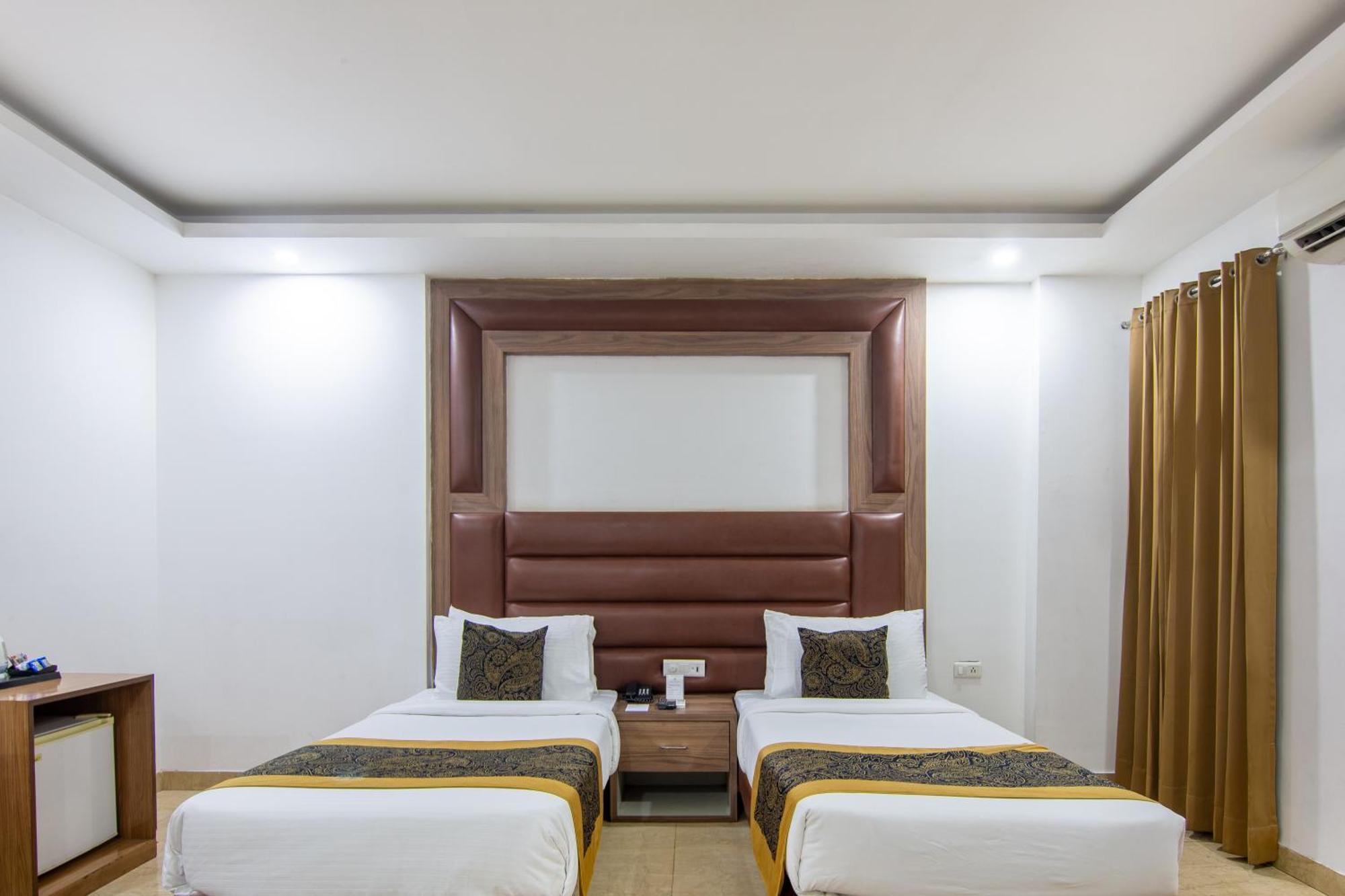 Hotel Lohmod At National Highway 8 - Free Airport Transffer นิวเดลี ภายนอก รูปภาพ