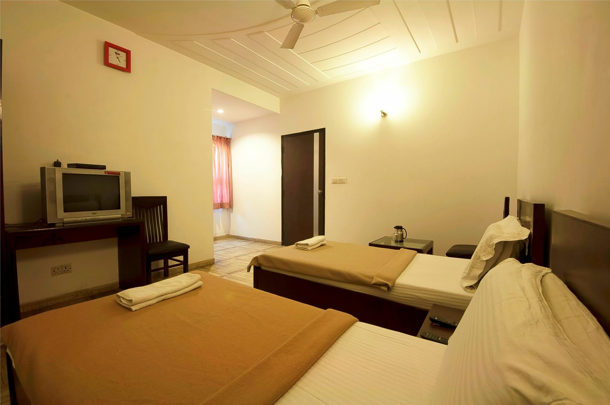 Hotel Lohmod At National Highway 8 - Free Airport Transffer นิวเดลี ภายนอก รูปภาพ